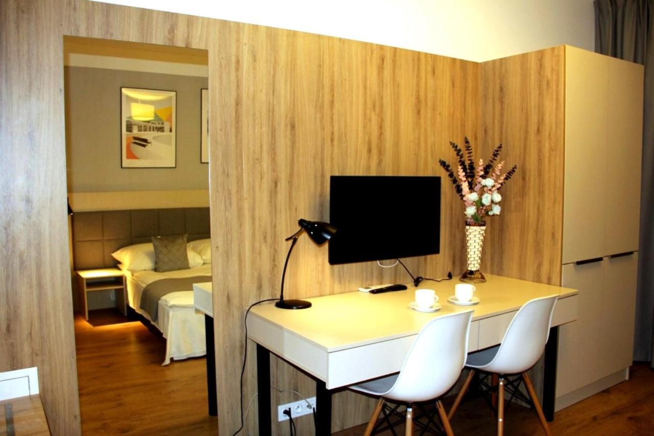 Warsaw Apartments - Luxury Top-View Aparthotel Bagian luar foto